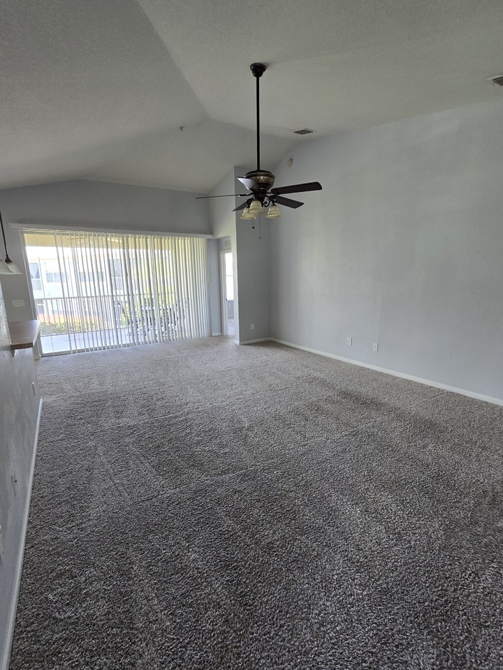 4505 Sw 52nd Cir #102 - Photo 4 of 12