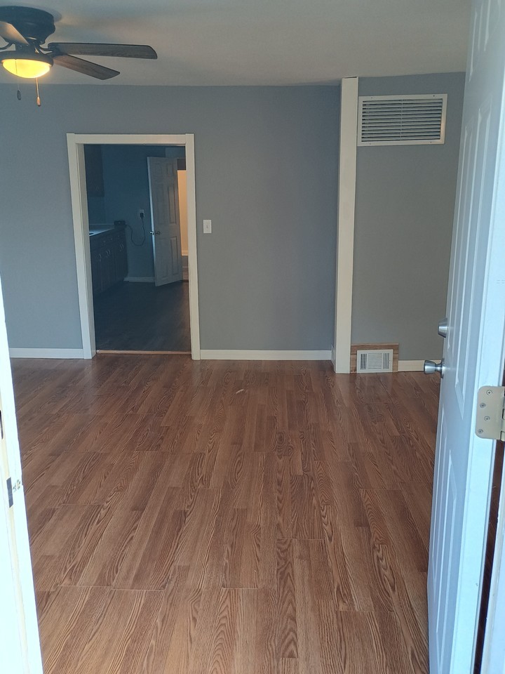 523 E 7th St #NA - Photo 2 of 20