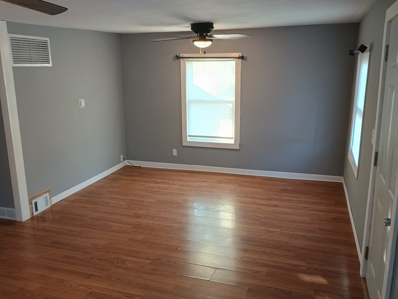523 E 7th St #NA - Photo 3 of 20