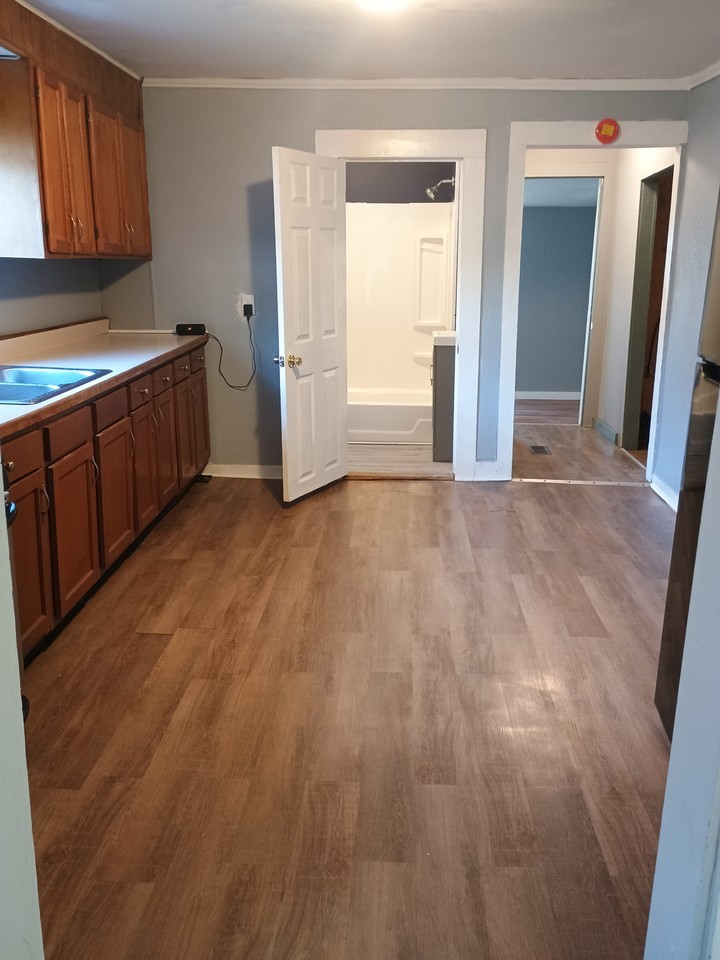 523 E 7th St #NA - Photo 6 of 20