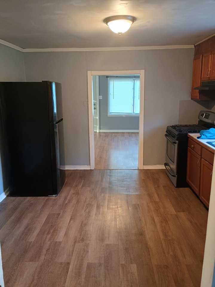 523 E 7th St #NA - Photo 7 of 20