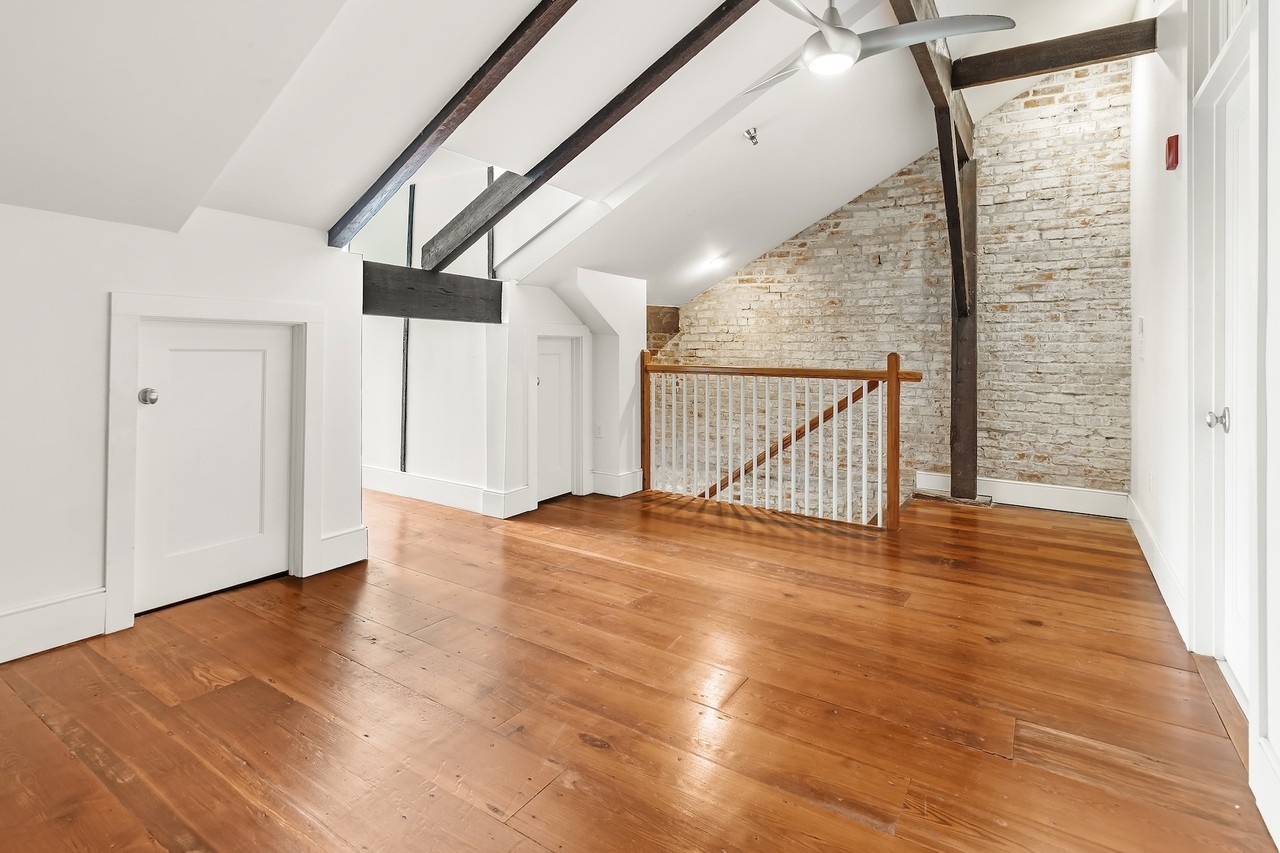 513 Conti St #C - Photo 5 of 13