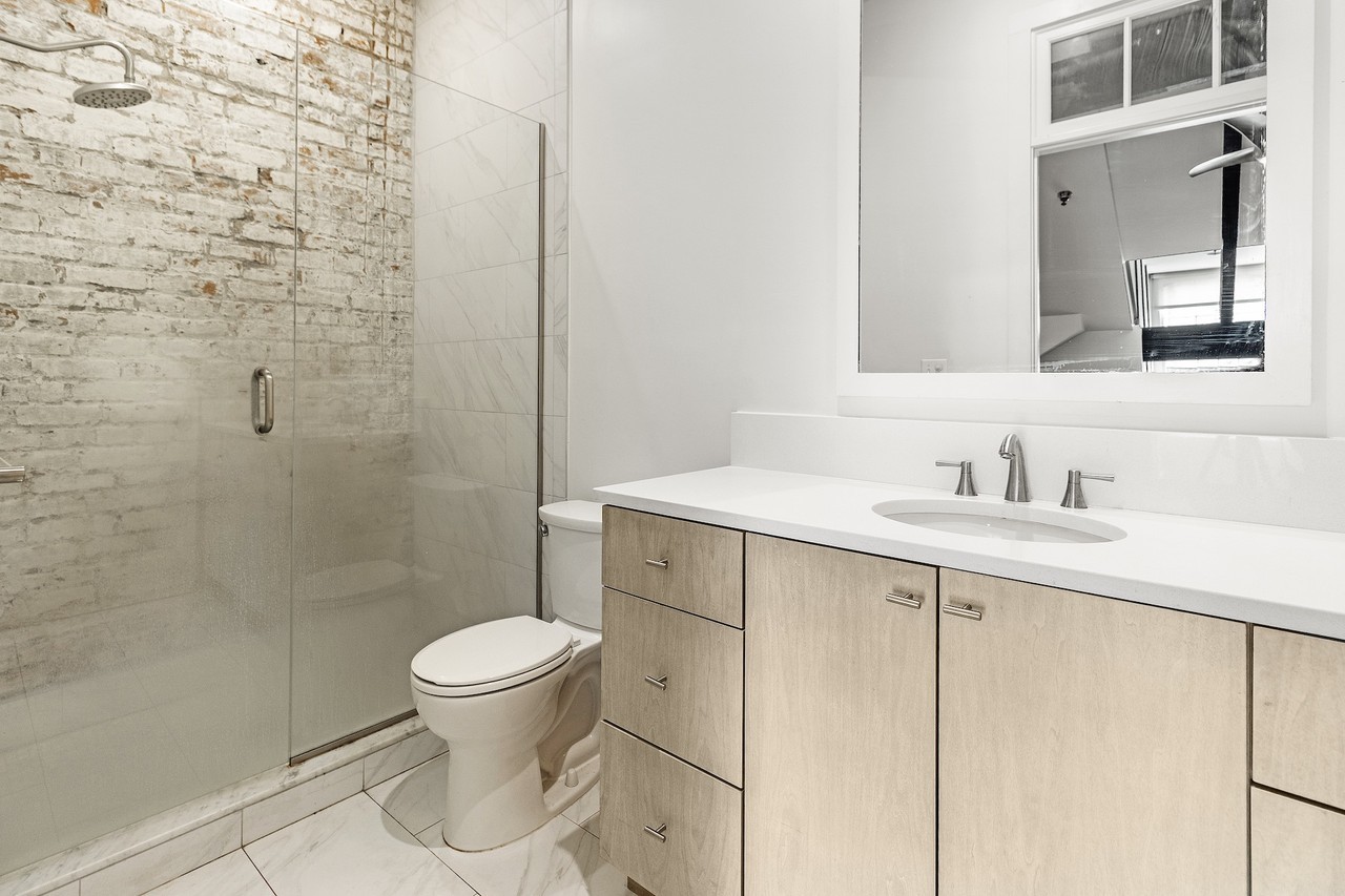 513 Conti St #C - Photo 7 of 13