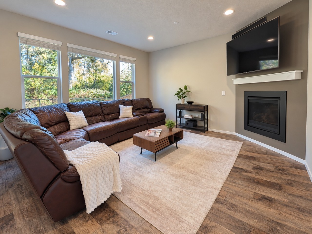 9354 N Alder St #NA - Photo 2 of 21