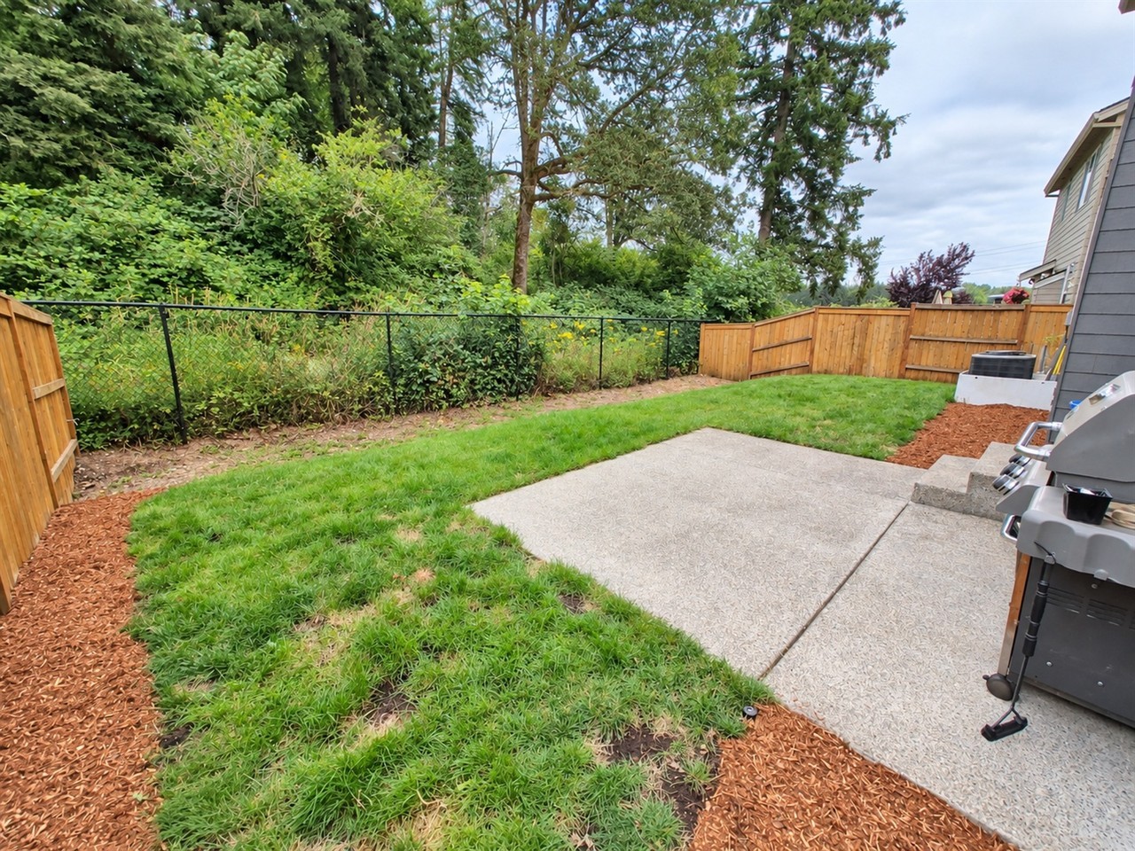 9354 N Alder St #NA - Photo 4 of 21