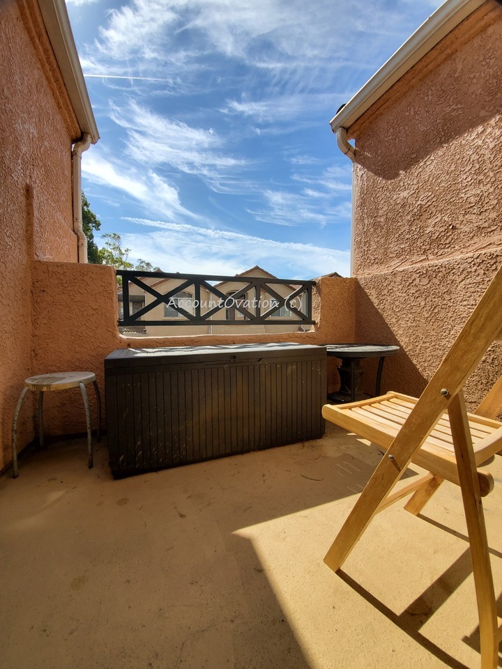 1305 Jamaica Ln - Photo 4 of 11