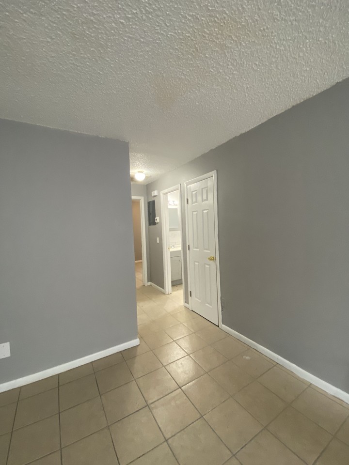 3935 Country Pl #D - Photo 5 of 15