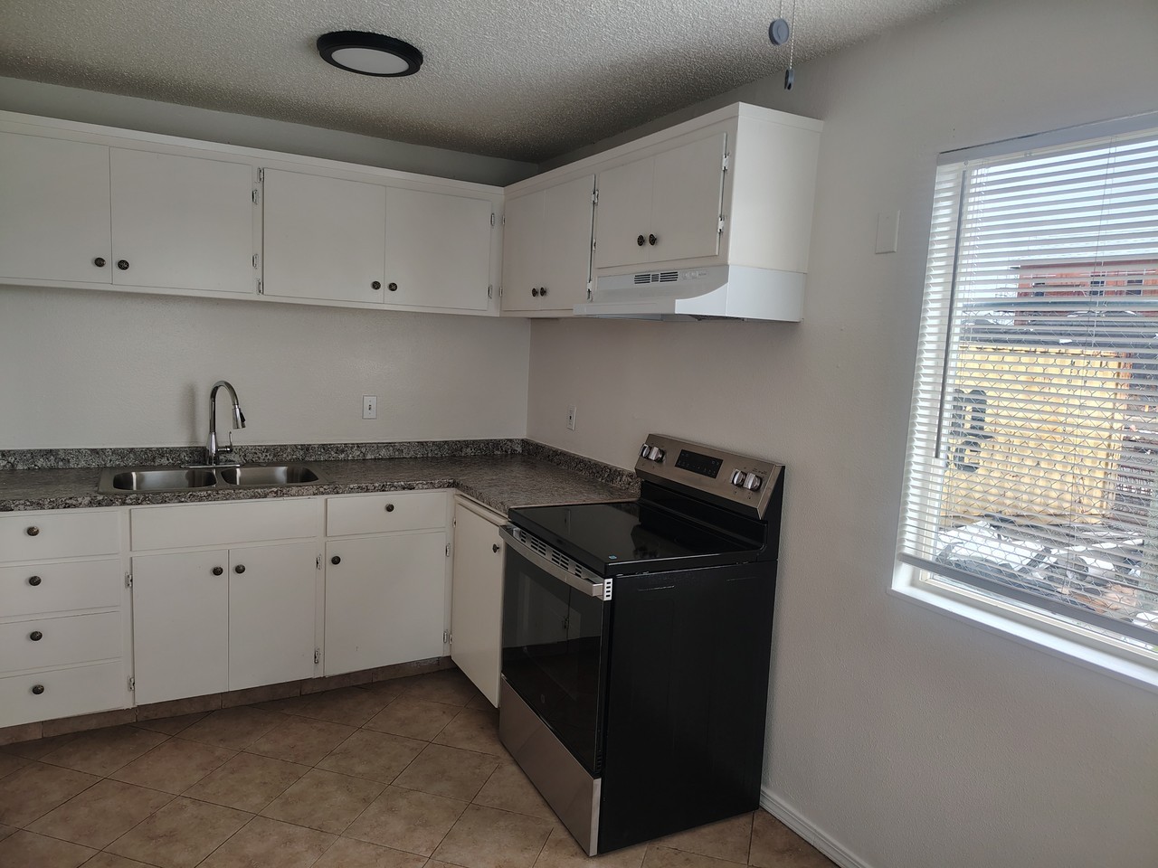505 Pacific Ave #4D - Photo 3 of 7