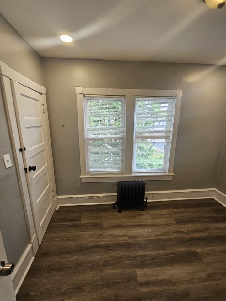 122 W Main St #NA - Photo 7 of 8