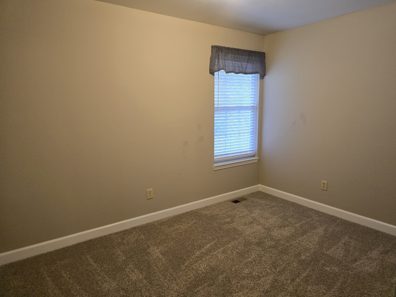 451 Westminster Dr #NA - Photo 5 of 9