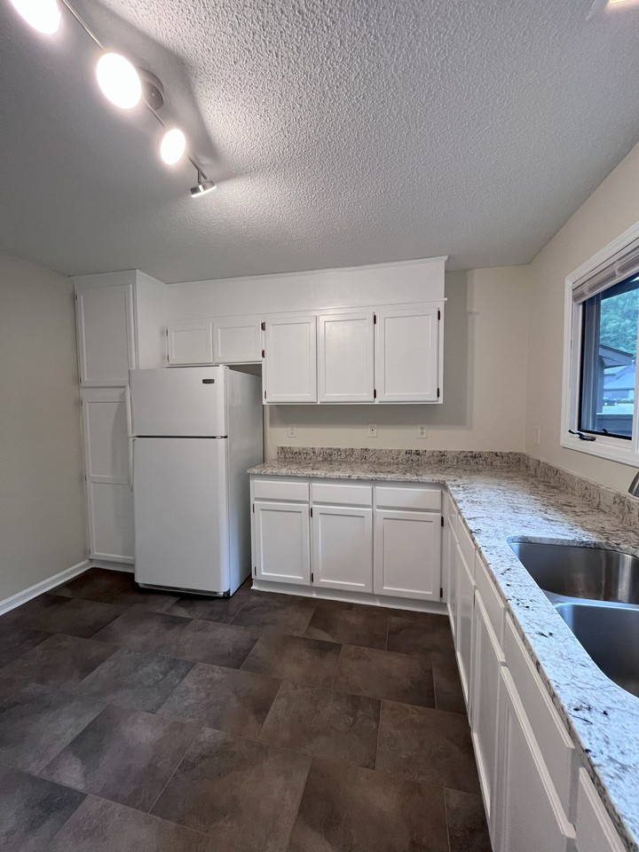 803 Crawford Creek Dr #803 - Photo 2 of 25