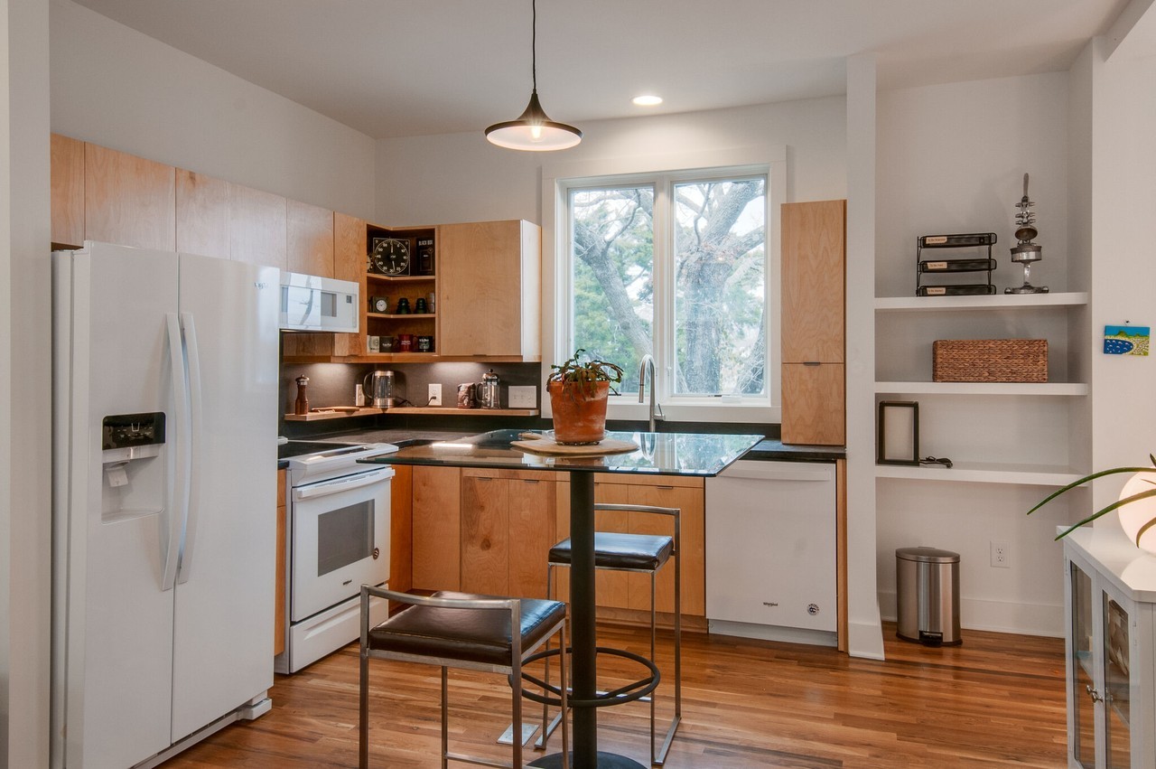 2513 White Ave #8 - Photo 3 of 15