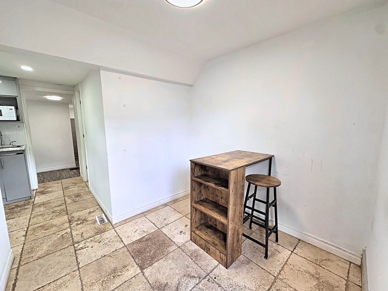 444 Westmount Ave - Photo 2 of 7