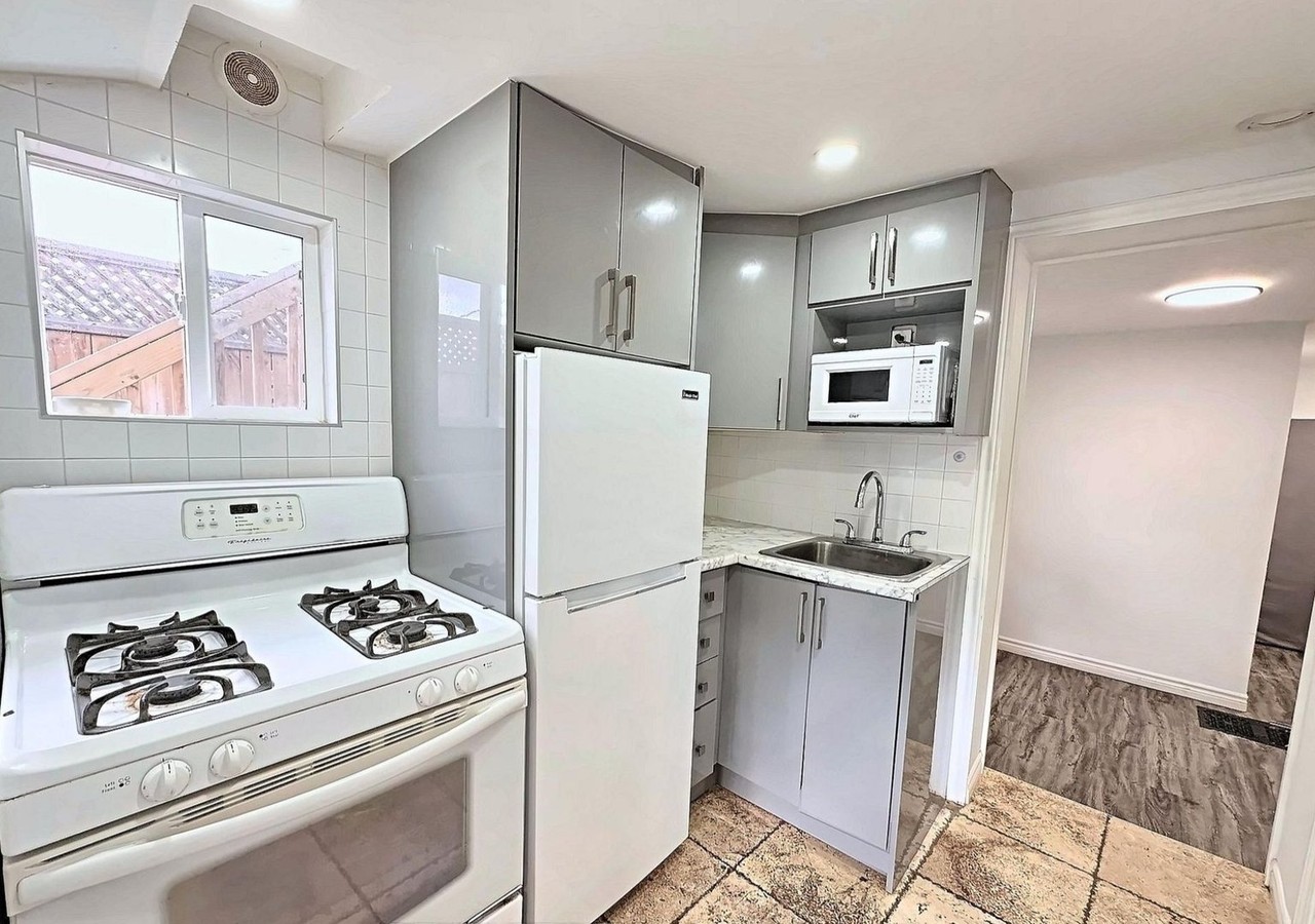 444 Westmount Ave - Photo 4 of 7