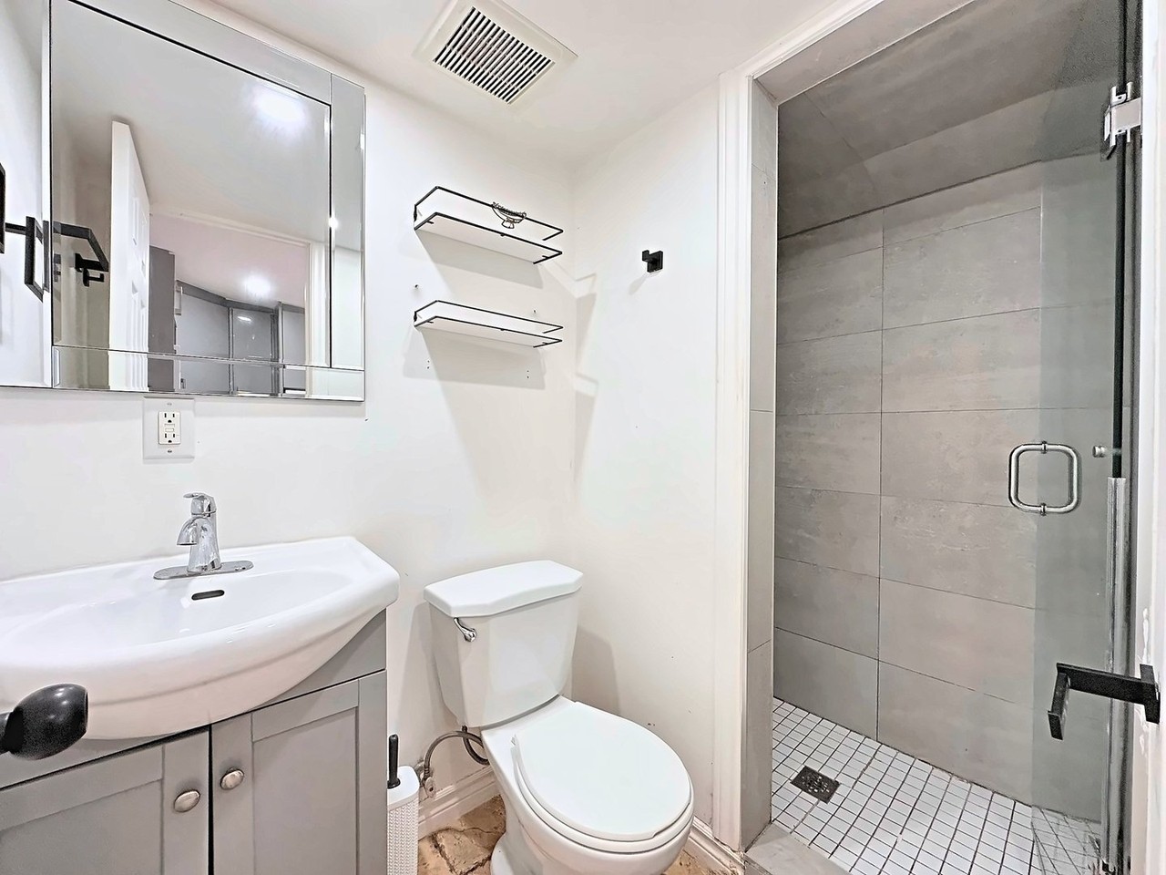 444 Westmount Ave - Photo 5 of 7