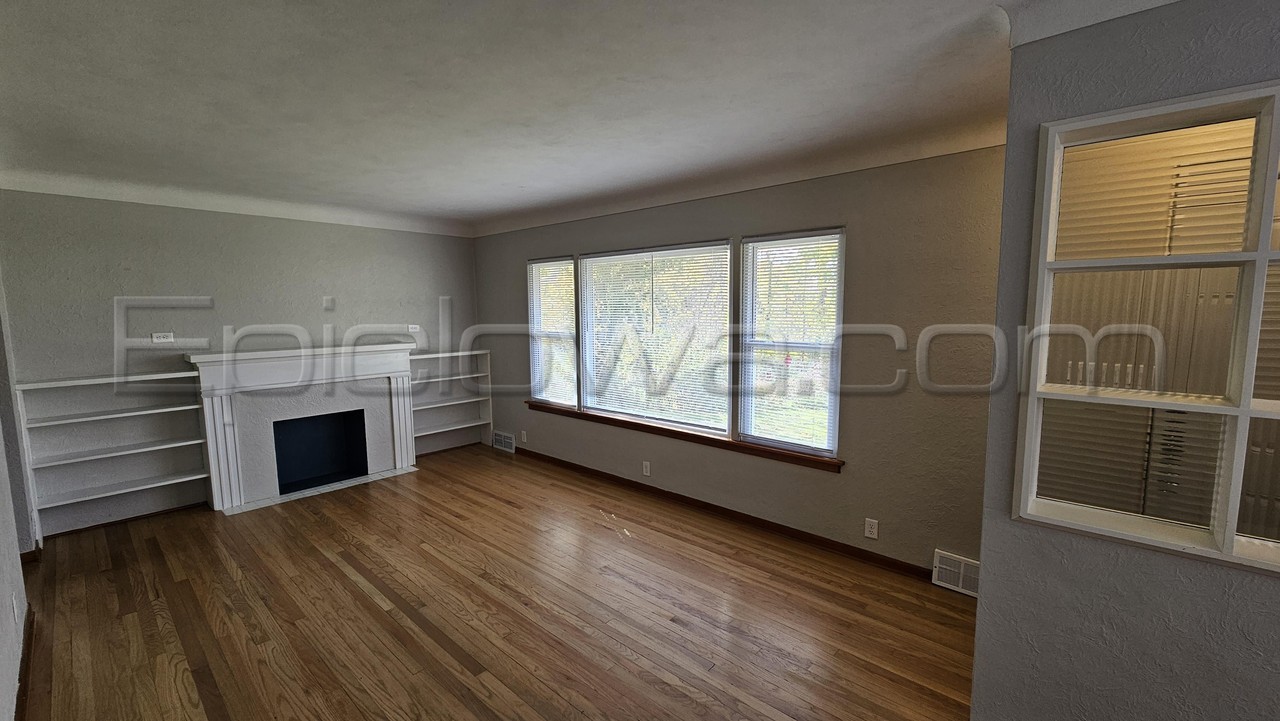 1052 20th St Se #1 - Photo 3 of 25