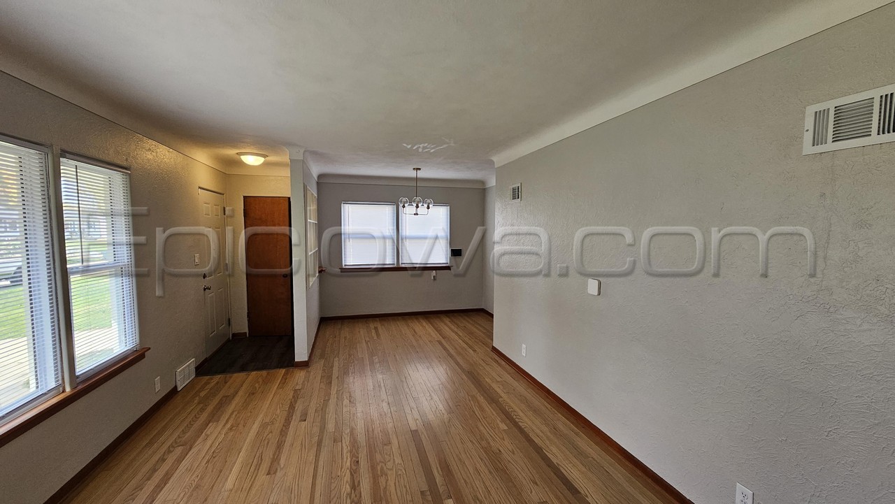 1052 20th St Se #1 - Photo 4 of 25