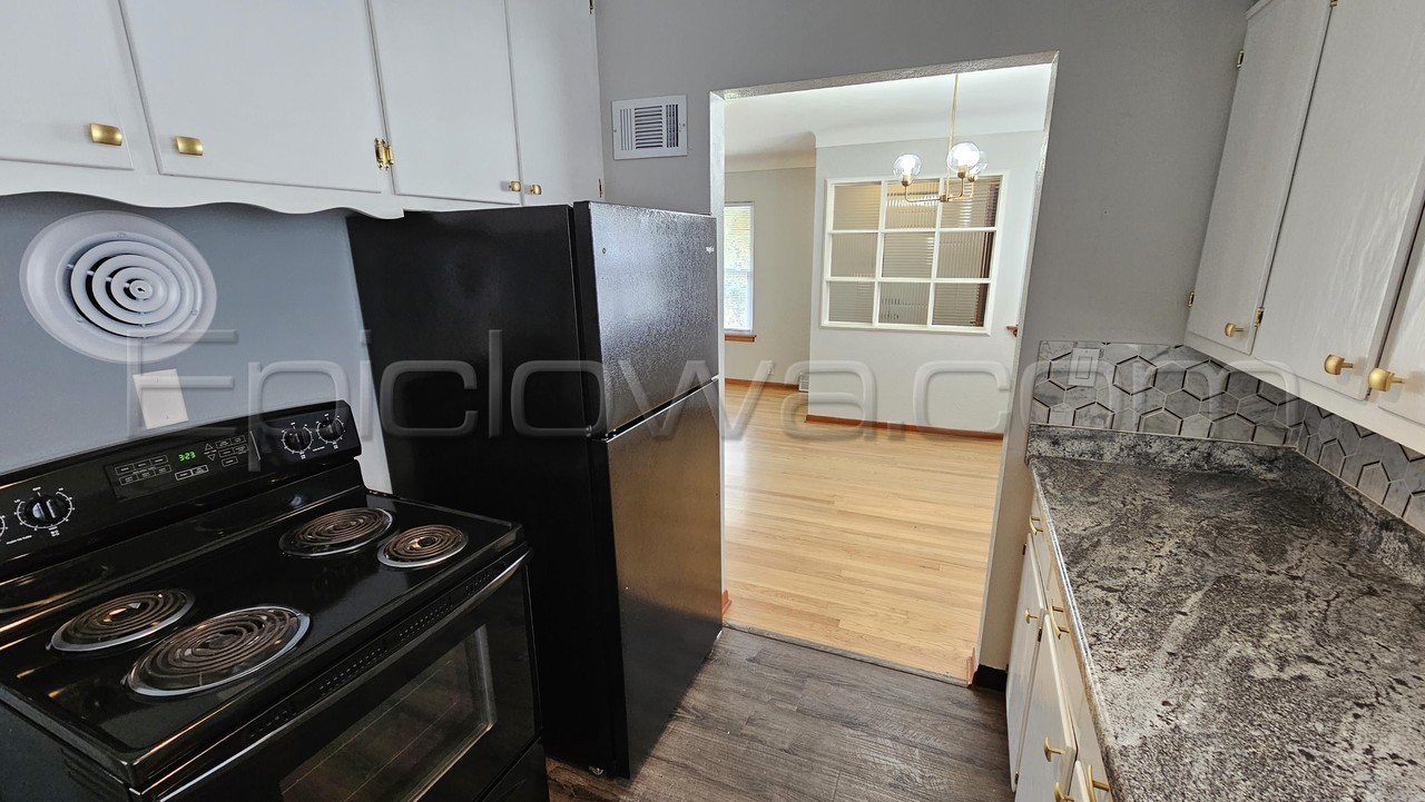 1052 20th St Se #1 - Photo 6 of 25