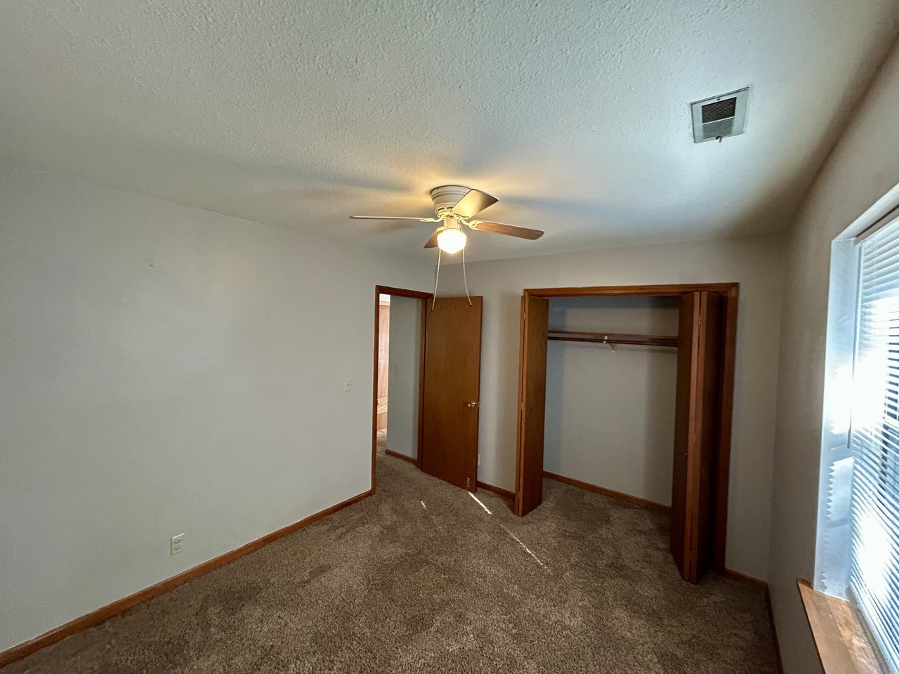 1221 Pine St #1225 - Photo 5 of 8