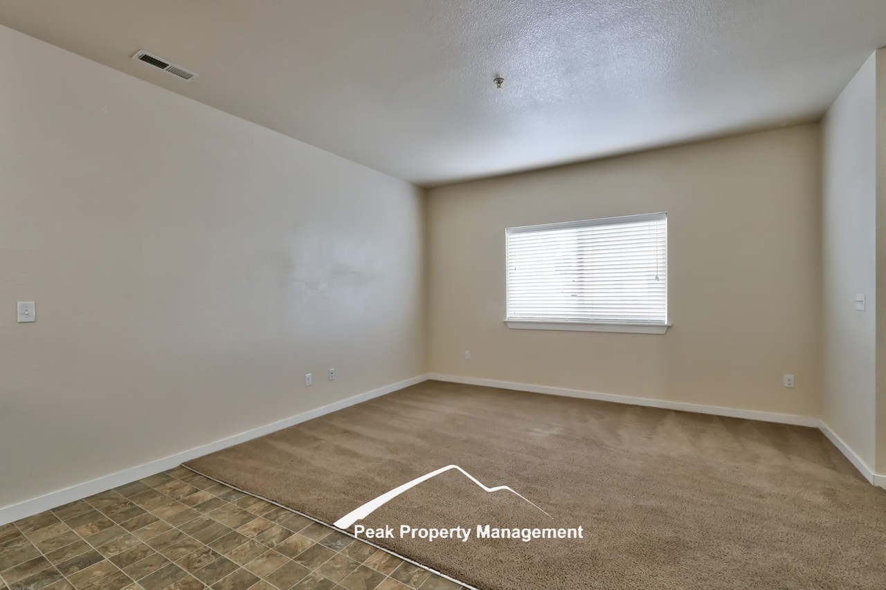 427 1st Ave N - Photo 3 of 27