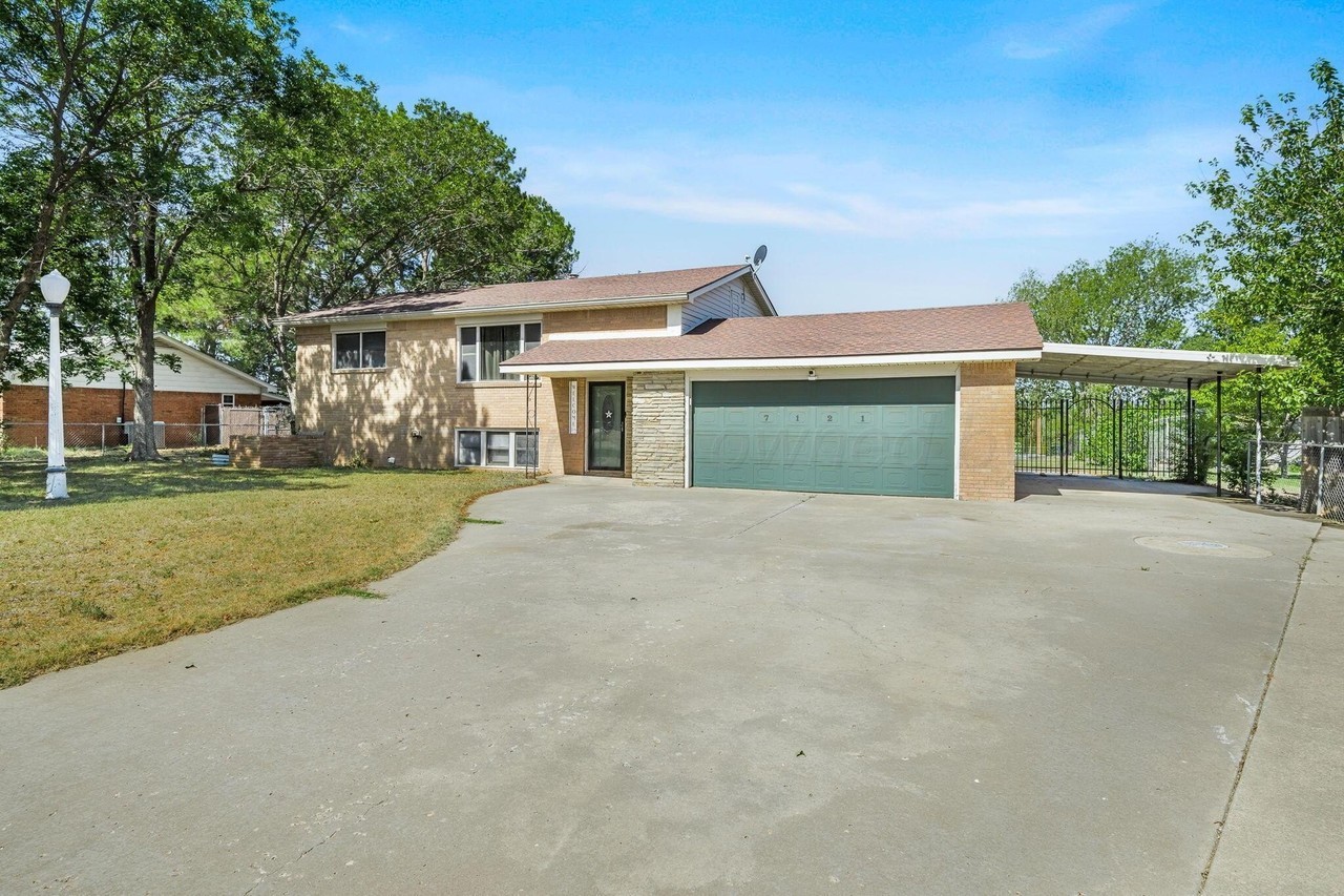 7121 Vinewood St - Photo 2 of 24