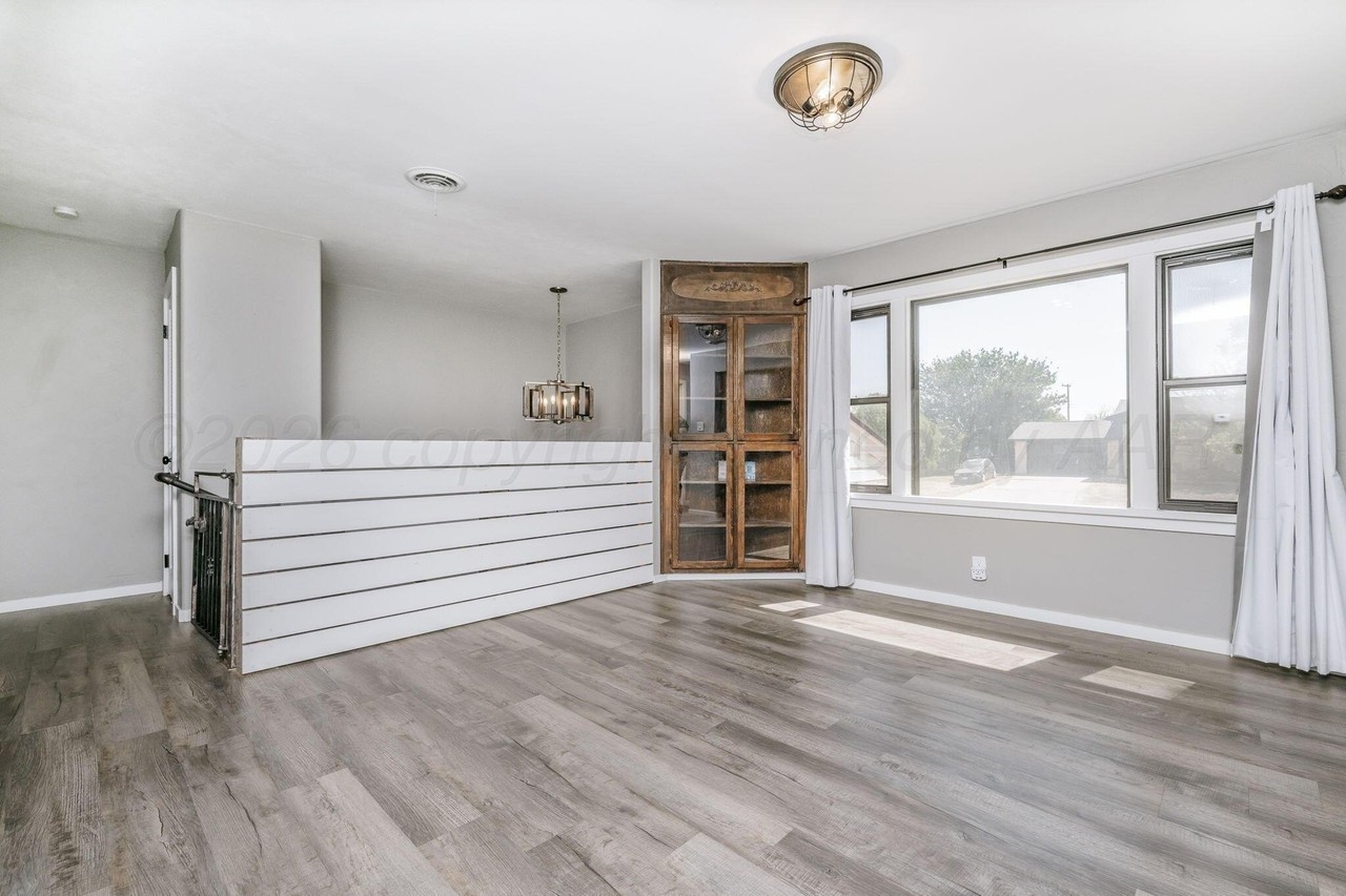 7121 Vinewood St - Photo 4 of 24