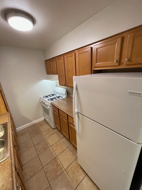 932 West Rollins Road932-E #932E - Photo 3 of 8