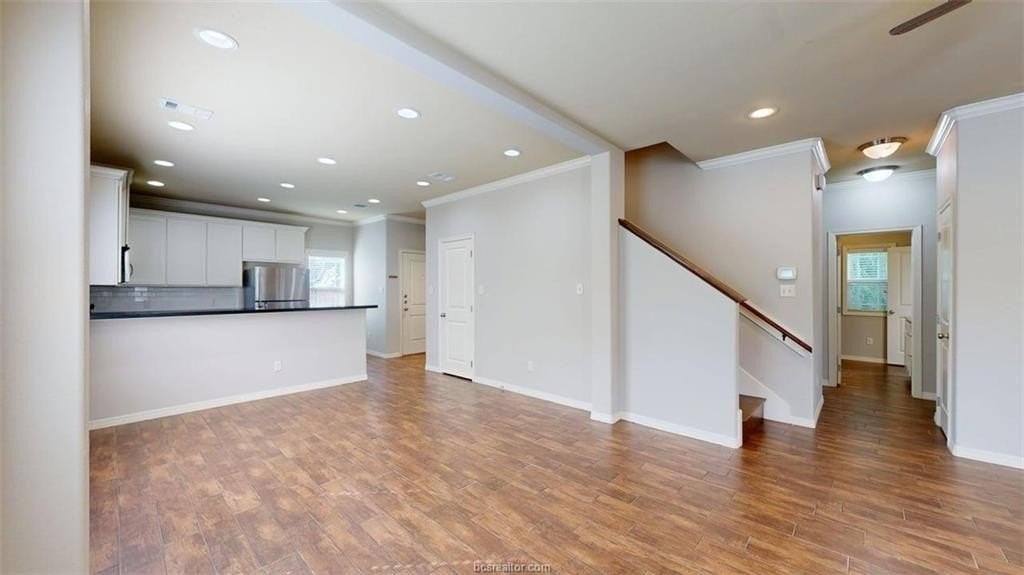 106 Richards St - Photo 4 of 29