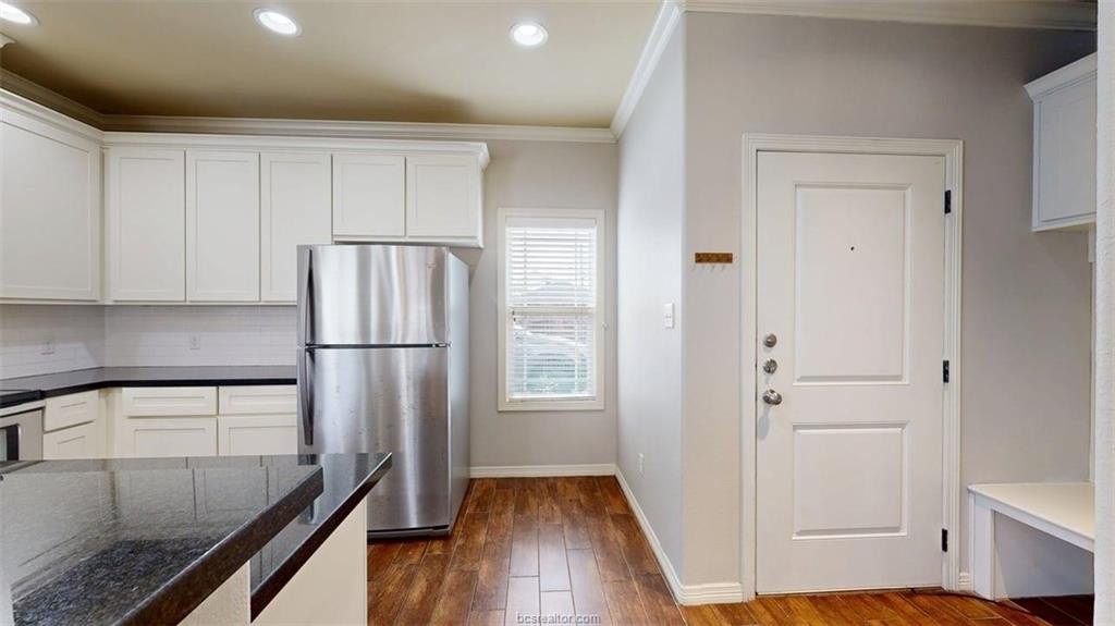 106 Richards St - Photo 5 of 29
