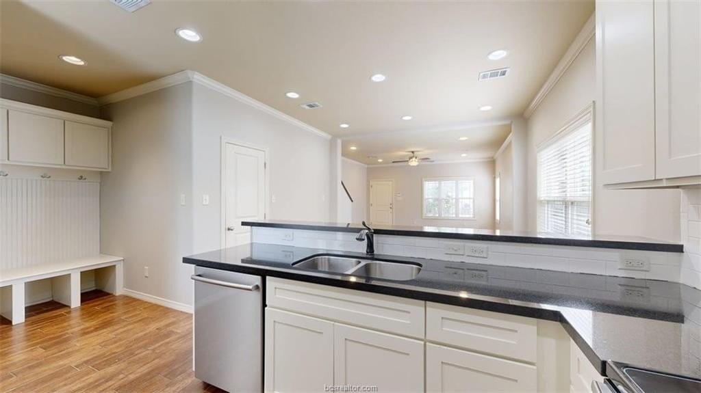 106 Richards St - Photo 7 of 29