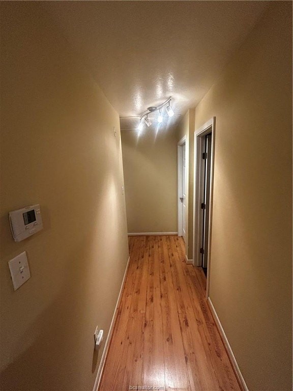 614 Banks St - Photo 6 of 13
