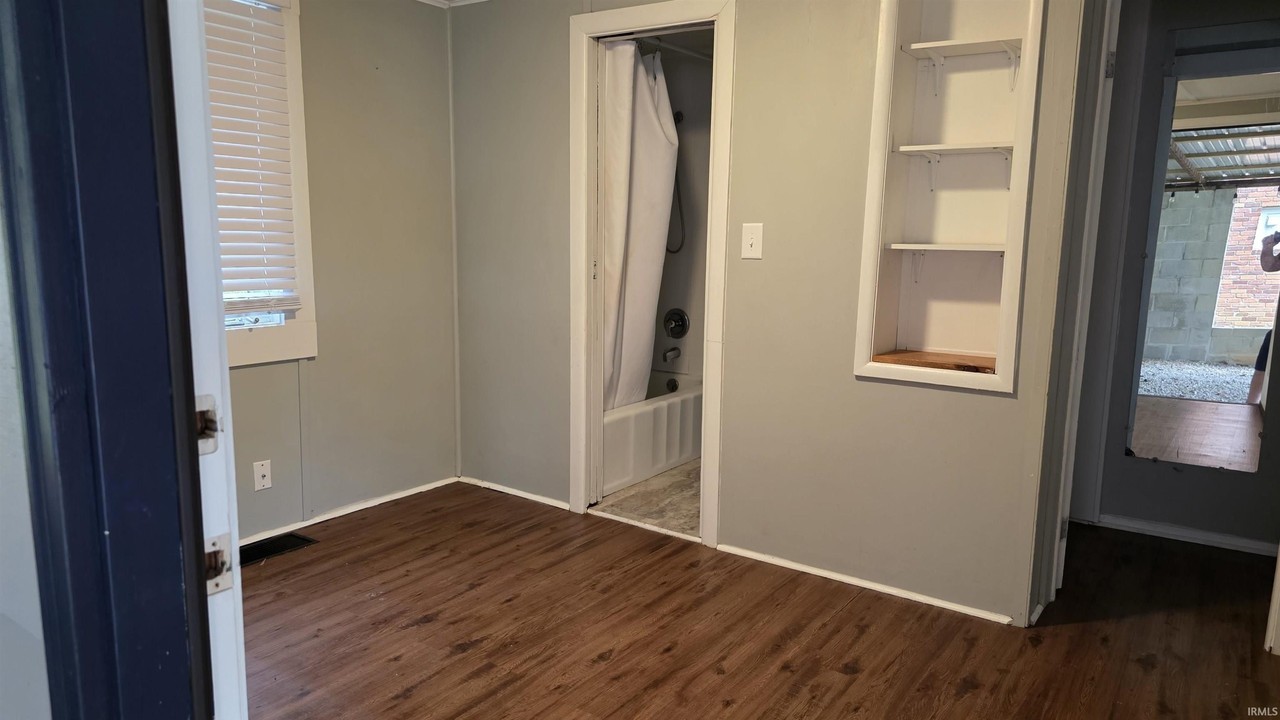 212 S Roosevelt St #1-2 - Photo 6 of 16