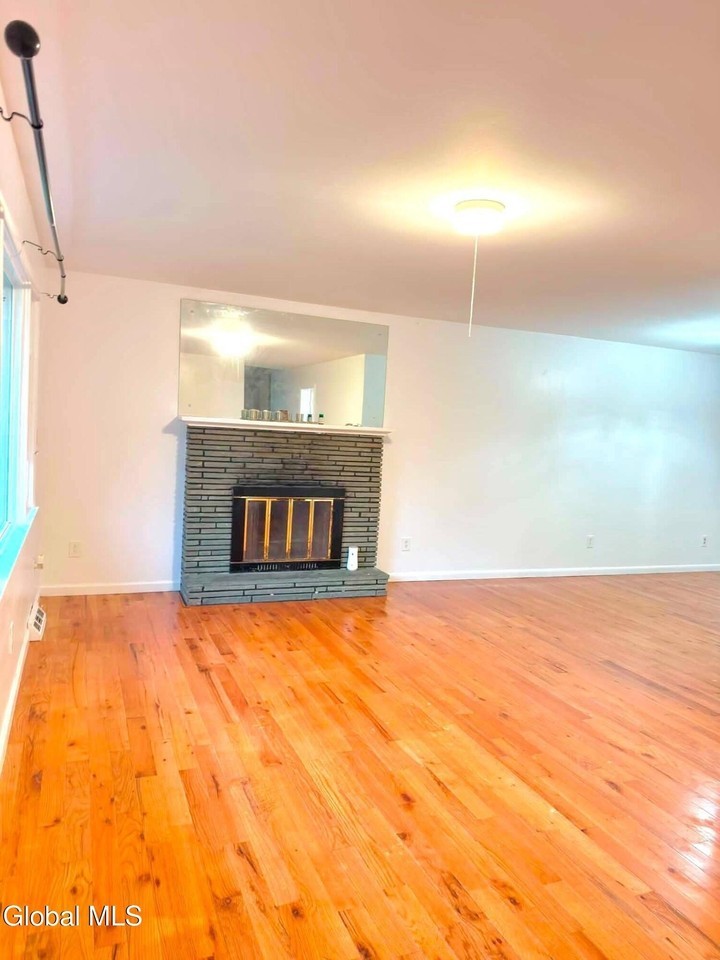 1614 Wendell Ave - Photo 2 of 27