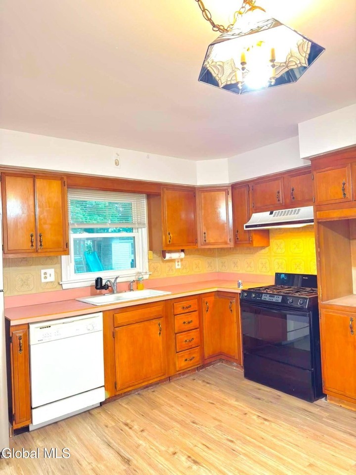 1614 Wendell Ave - Photo 3 of 27
