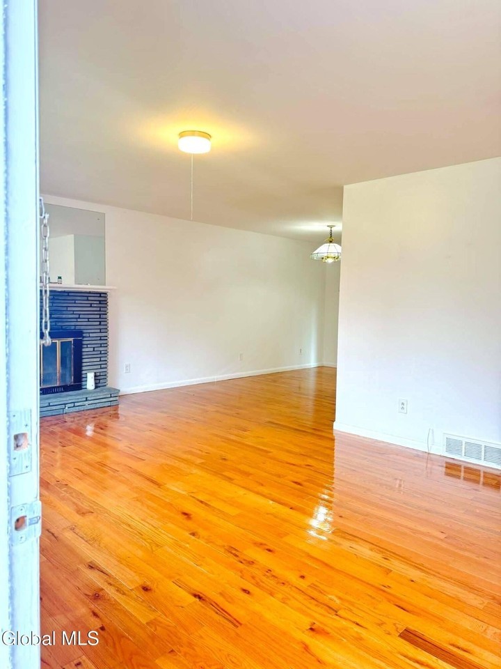 1614 Wendell Ave - Photo 6 of 27
