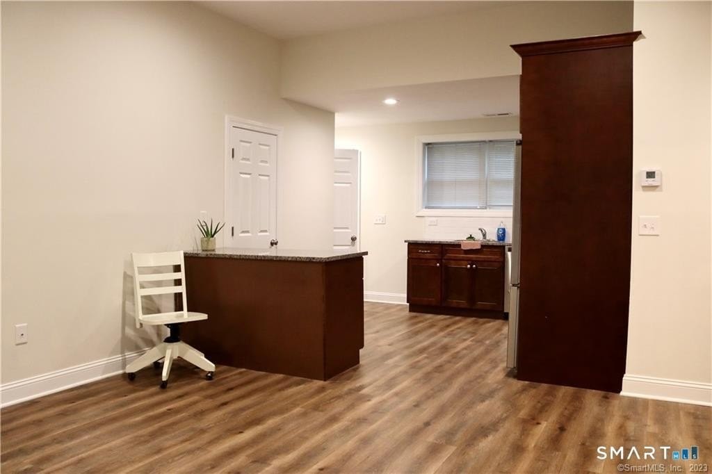 952 Lindley St - Photo 5 of 11
