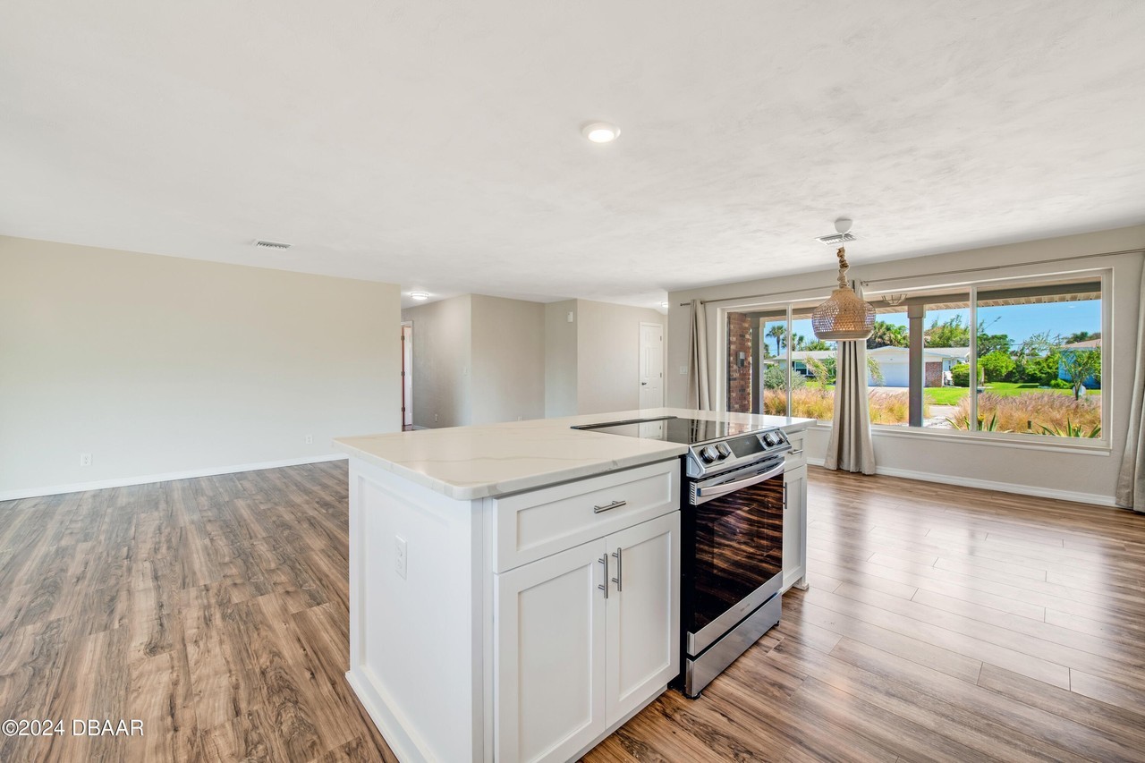 185 Ocean Ter - Photo 5 of 22