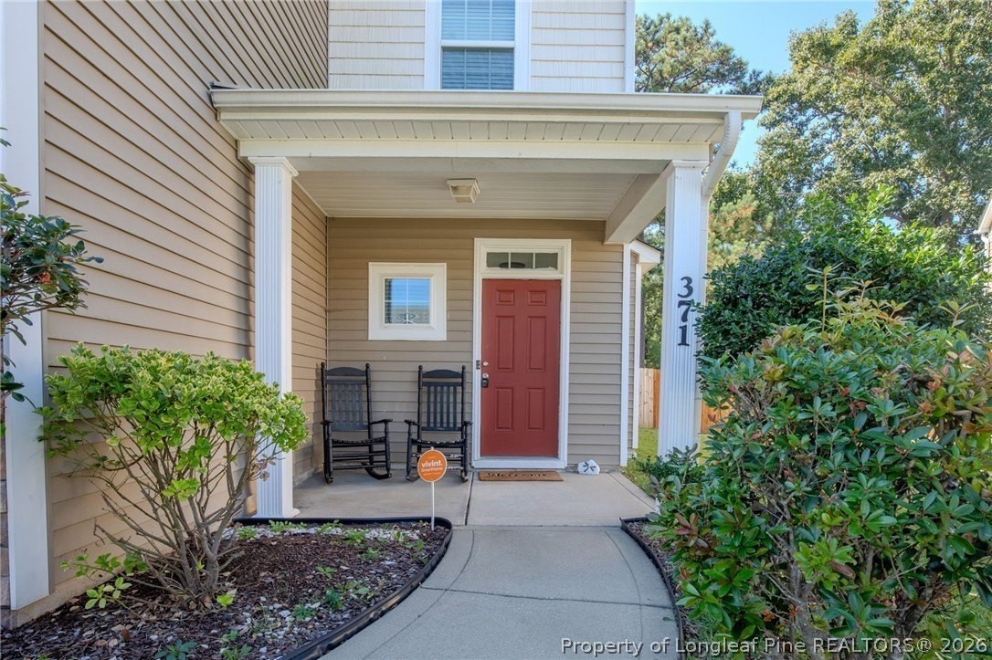 371 River Oak St - Photo 3 of 38