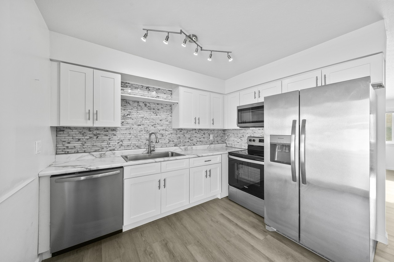 4709 Fishcreek Rd #1 - Photo 4 of 50