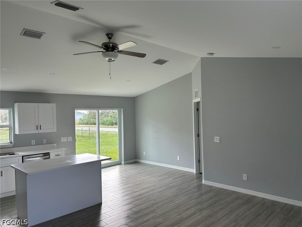 2819 31st St W - Photo 4 of 24
