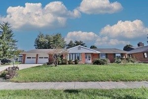 featured image of 1660 Victoria Ln #1