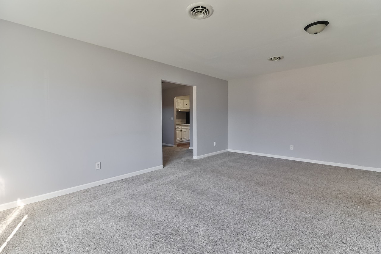 1660 Victoria Ln #1 - Photo 3 of 10