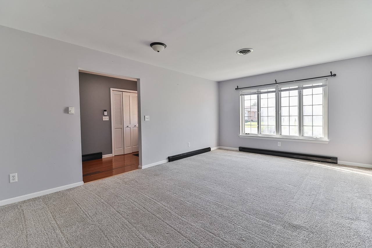 1660 Victoria Ln #1 - Photo 4 of 10