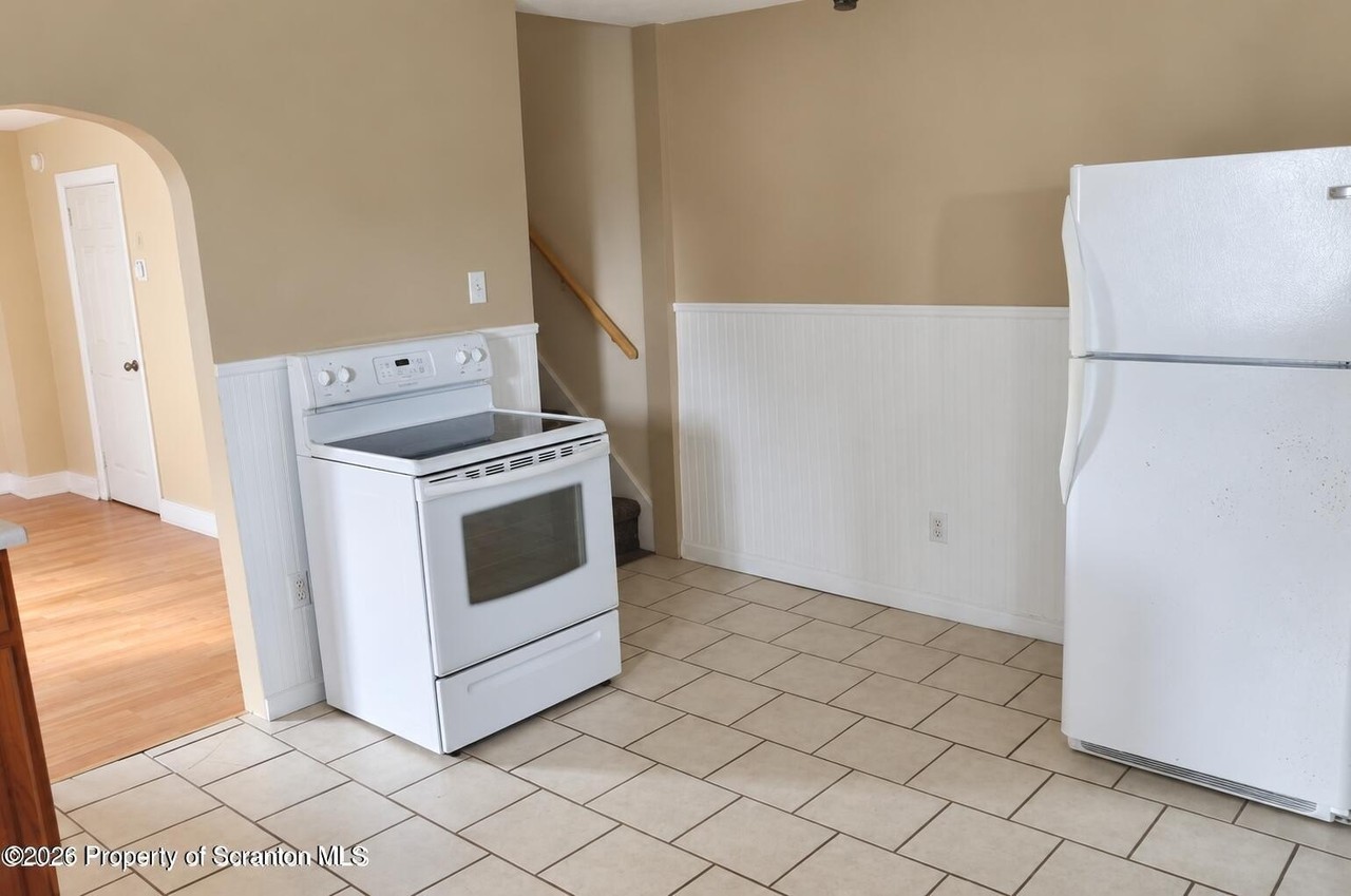 391 W 6th St - Photo 5 of 18