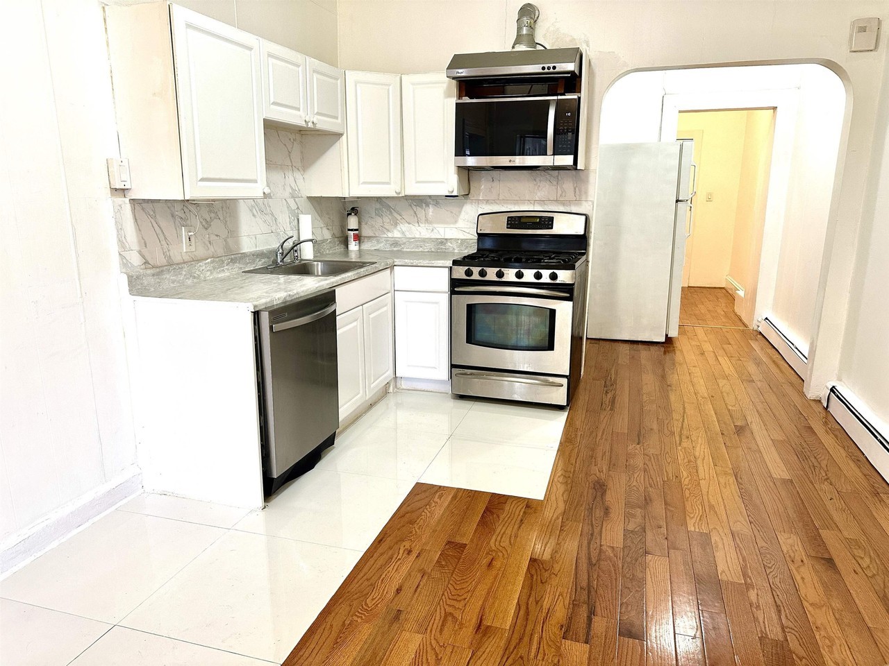 418 Central Ave #1R - Photo 3 of 10