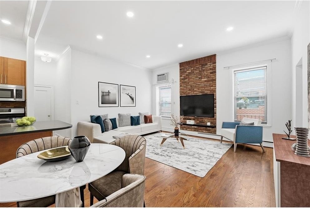 716 Hudson St #6 - Photo 3 of 24
