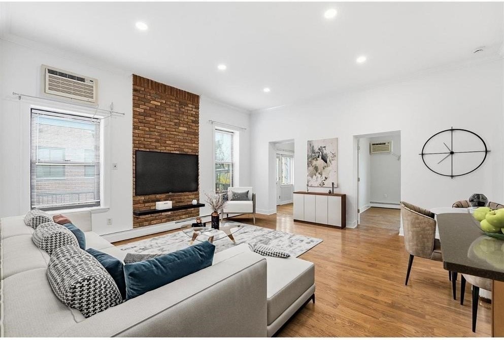 716 Hudson St #6 - Photo 6 of 24