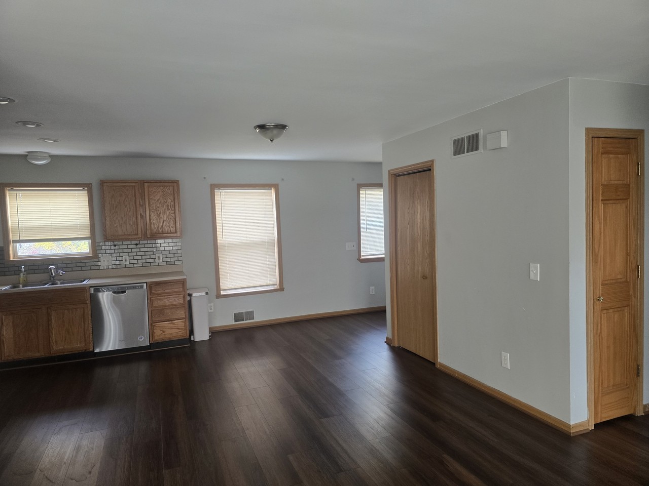 102 E Montcalm St #1 - Photo 4 of 12