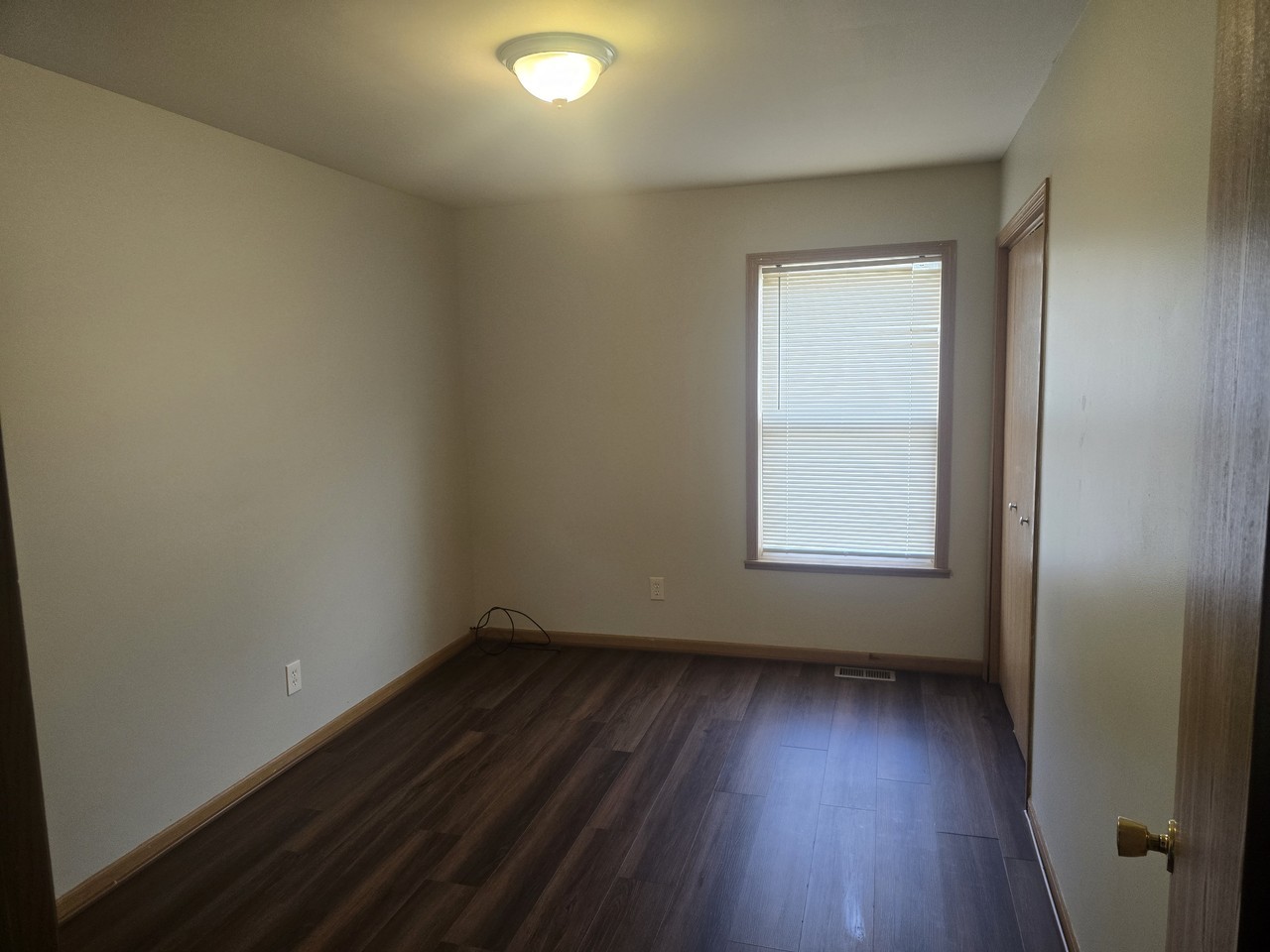102 E Montcalm St #1 - Photo 6 of 12