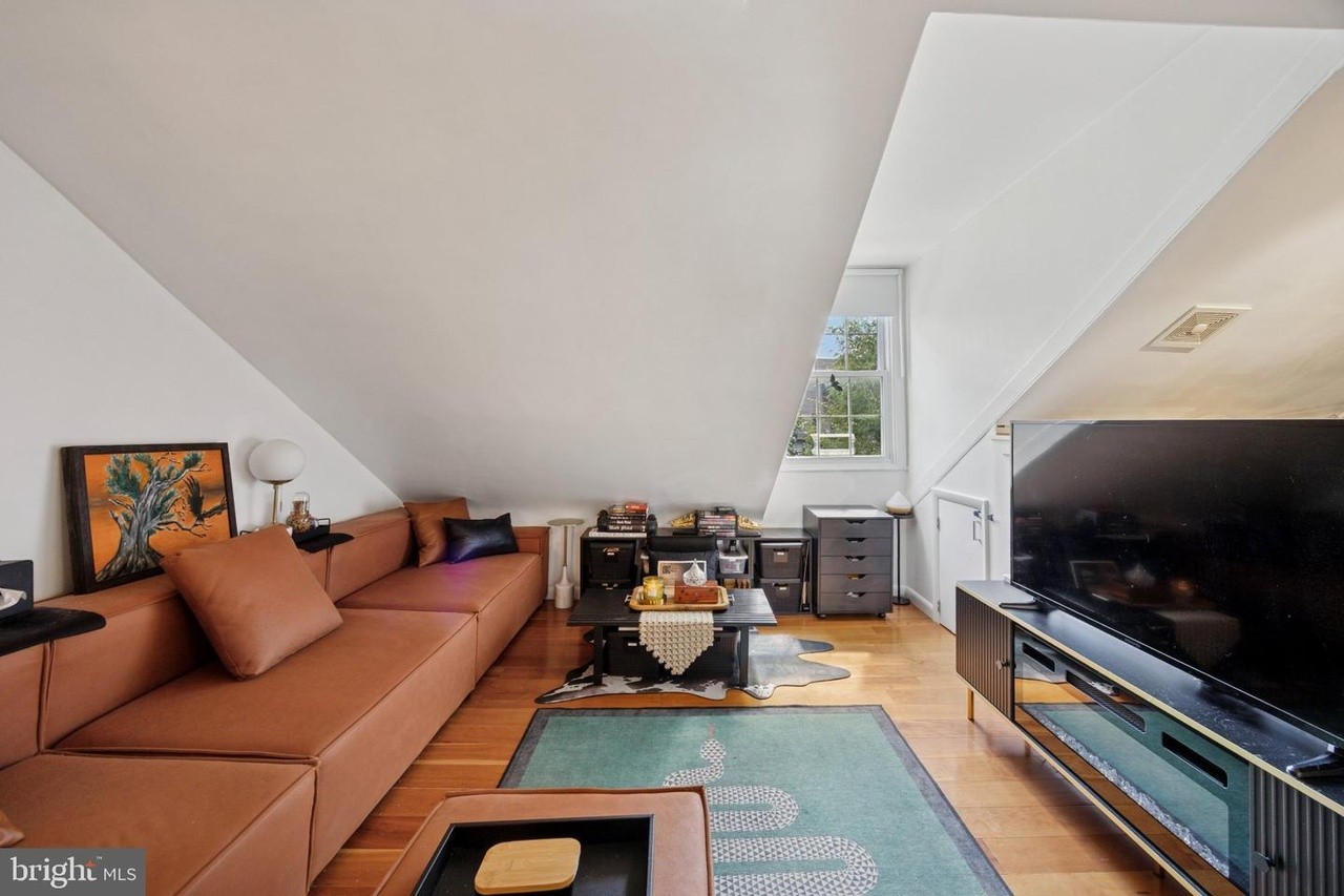 1021 Clinton St #7 - Photo 4 of 15